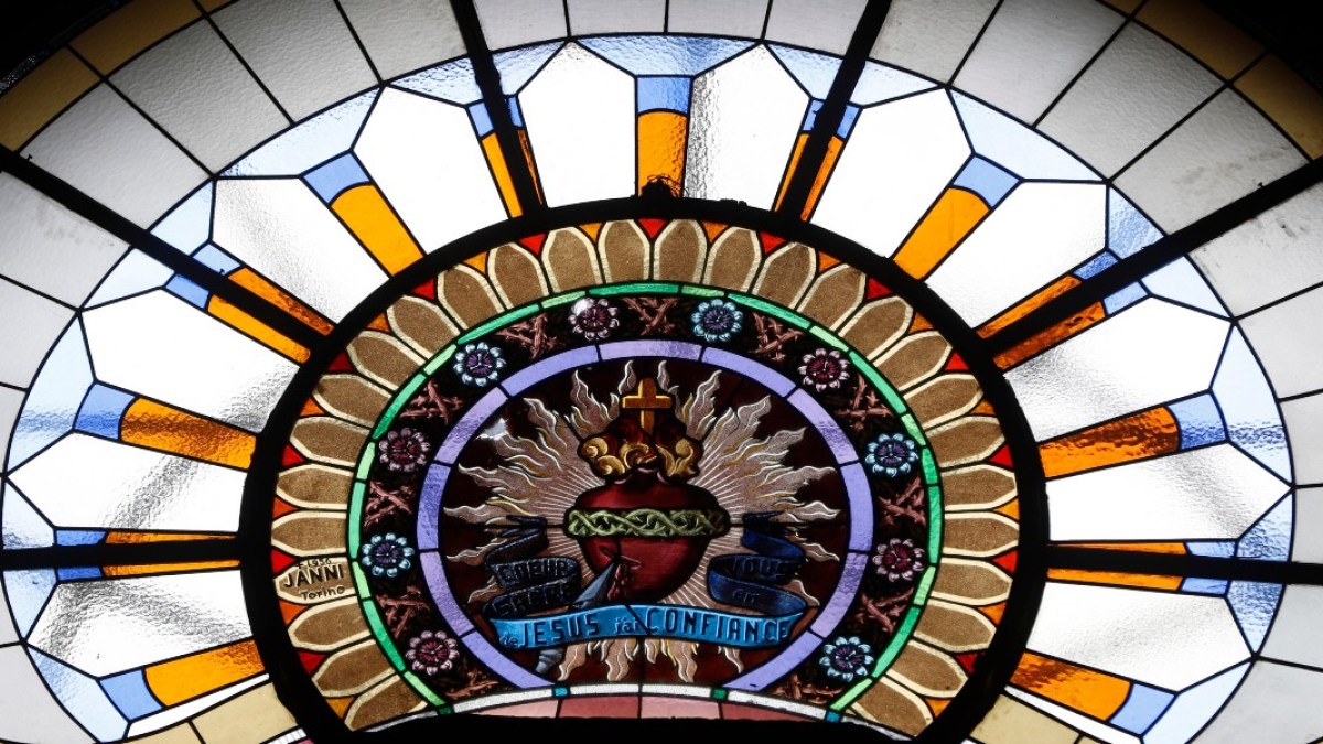 sacred-heart-godong-it328287a.jpg
