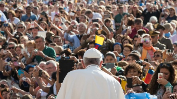 web-pope-francis-back-crowd-antoine-mekary-aleteia.jpg