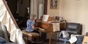 L’émouvante vidéo d’une vieille dame à son piano dans Beyrouth en ruine
