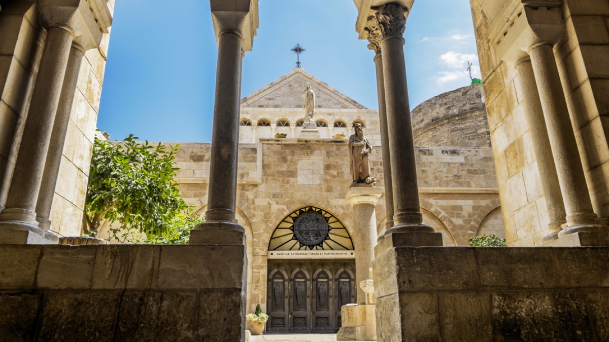 EGLISE-DE-LA-NATIVITE-A-BETHLEEM.jpg