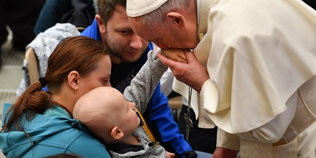 Douze rencontres émouvantes du Pape avec les malades