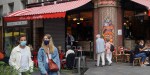 WEB2-PARIS-STREET-MASKS-AFP-080_HL_MTIRLER_1210220.jpg