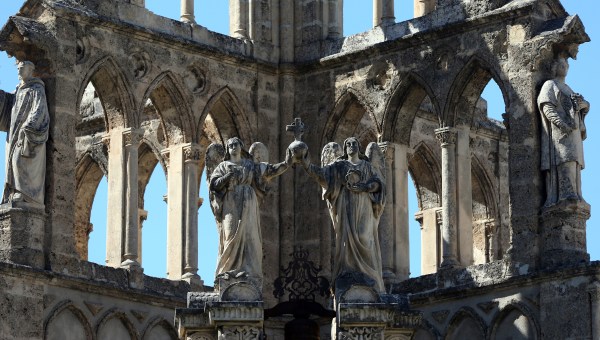 WEB2-RUINES-CHAPELLE-GODONG-Godong-FR002099A.jpg