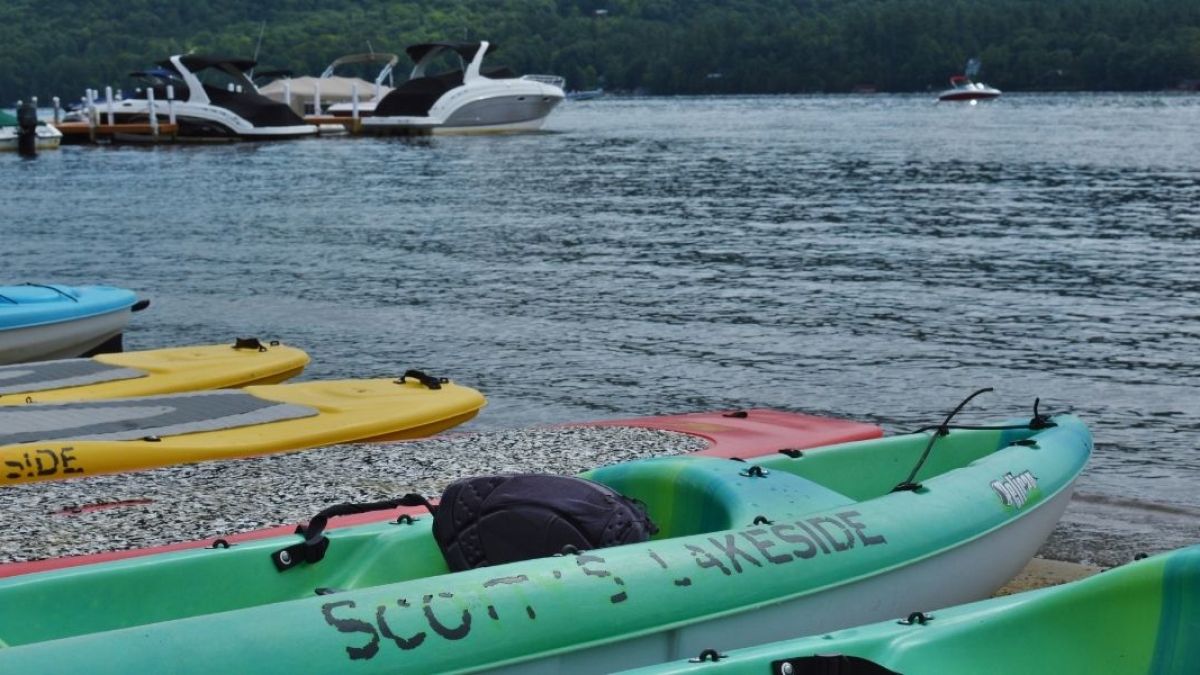 KAYAK-LAC-GEORGE.jpg
