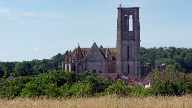 LARCHANT-FRANCE-shutterstock_1743081275.jpg