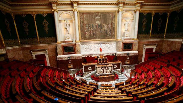 La reproduction de L'école dAthènes-Assemblée nationale.jpeg