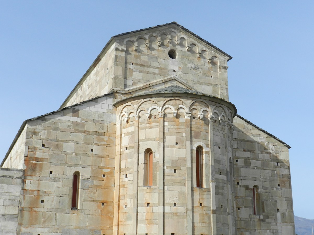 Les églises romanes de Corse se fondent dans le maquis