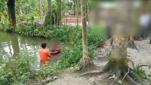 Baptême de chrétiens au Bangladesh