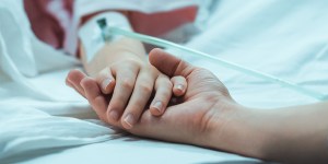 Pour stopper les souffrances, peut-on donner la mort au souffrant ?