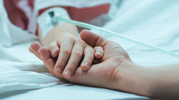 La Belgique s'avance vers l'euthanasie des vieillards, des handicapé(e)s, des gens à la vie "accomplie".  WEB3-EUTHANASIA-CHILD-HOSPITAL-BED-Shutterstock_1181842840