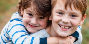 Guider son enfant à travers les joies et les peines des premières amitiés
