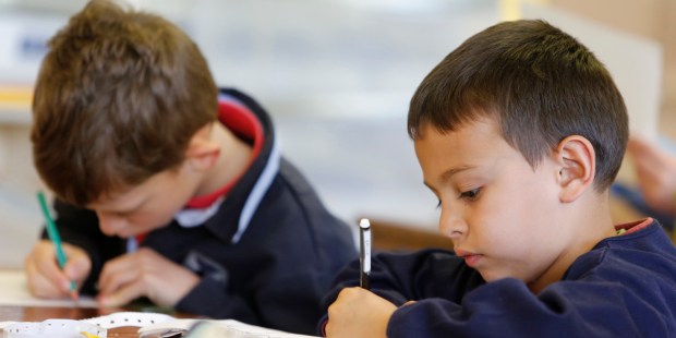 ENFANTS EN CLASSE