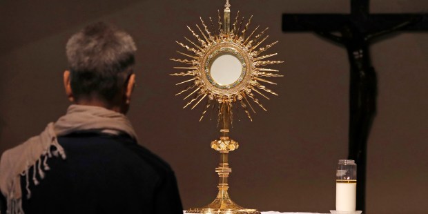 Adoration eucharistique Paray le Monial