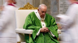 POPE-FRANCIS-MASS-PRAY-POVERTY-000_8V94QB.jpg