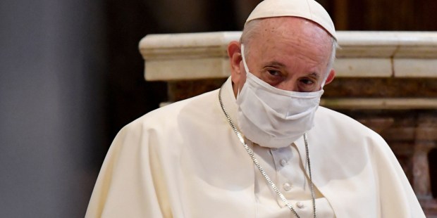 Se faire vacciner est « un acte d’amour », assure le pape François WEB3-POPE-FRANCIS-COVID-MASK