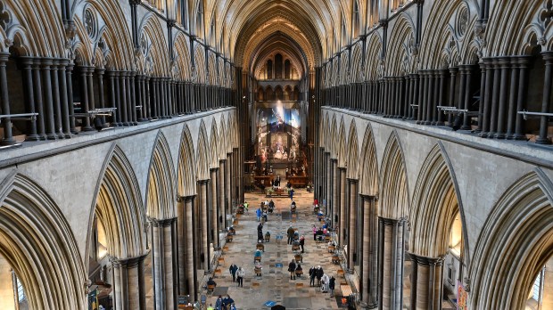 WEB2-Salisbury Cathedral-AFP-000_8Z67LA.jpg