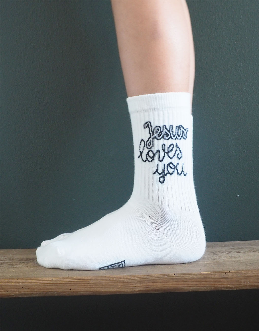 Chaussettes-Jesus-loves-you.jpg