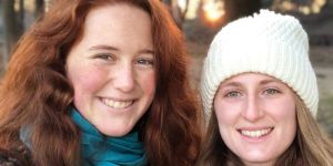 Faustine et Bérénice partent à pied vers Jérusalem sans un sou en poche