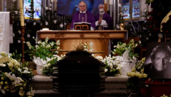 WEB2-OBSEQUES-ROBERT HOSSEIN-AFP-000_8Y98NW