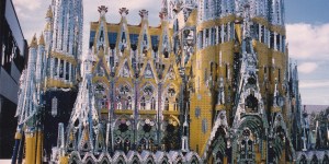 La Sagrada Familia existe aussi&#8230; en Meccano