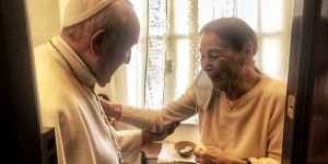 Vidéo : le pape François rencontre Édith Bruck, rescapée d&rsquo;Auschwitz