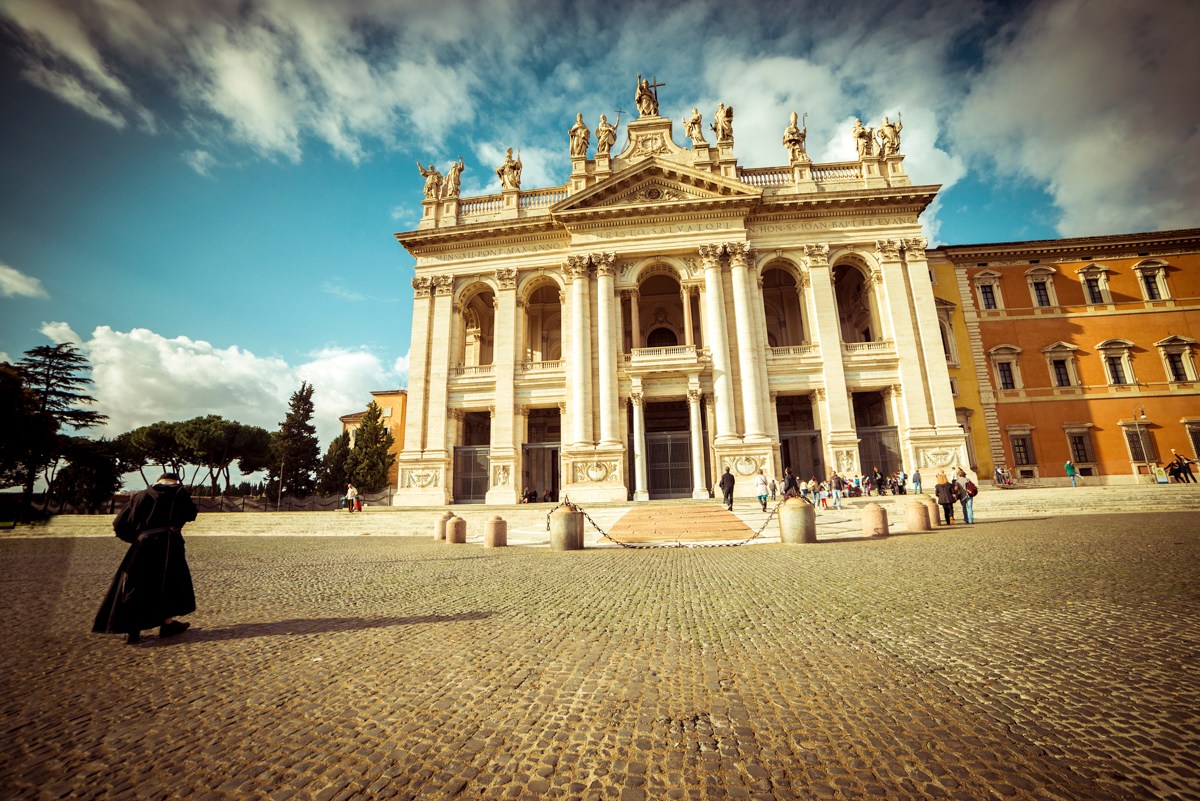 {"rendered":"Diapo : basilique Saint-Jean de Latran \u00e0 Rome"}