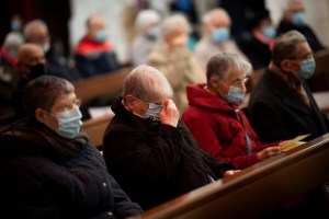 Confinement et couvre-feu : ce que les paroisses anticipent pour la Semaine sainte