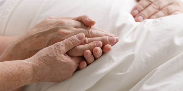 Il Papa ha denunciato “l’eutanasia invisibile” degli anziani per motivi di economia