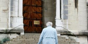 Une attestation est-elle nécessaire pour aller à un office de la Semaine sainte ?