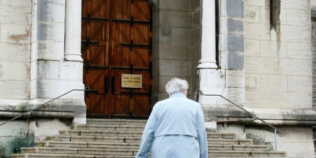 WEB2-CHURCH-ENTRANCE-GODONG-FR273821A.jpg