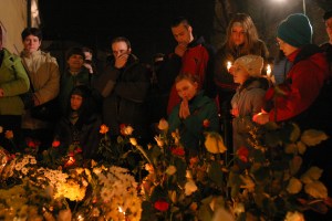 2 avril 2005, 21h37. Cracovie apprend la mort de Jean Paul II