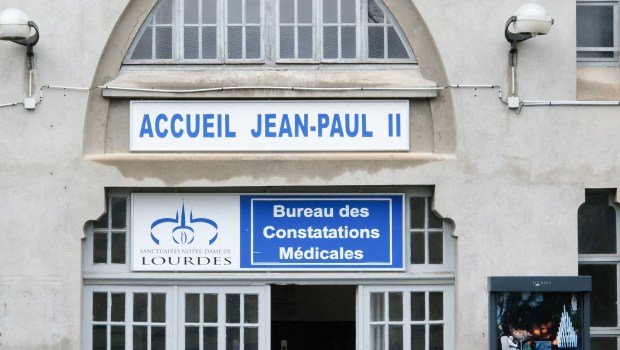 bureau des constations médicales à Lourdes