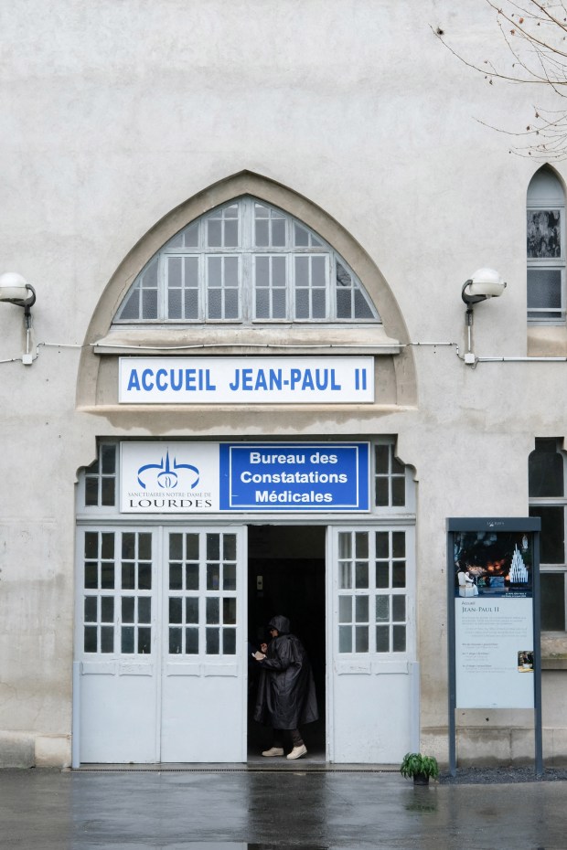 bureau des constations médicales à Lourdes