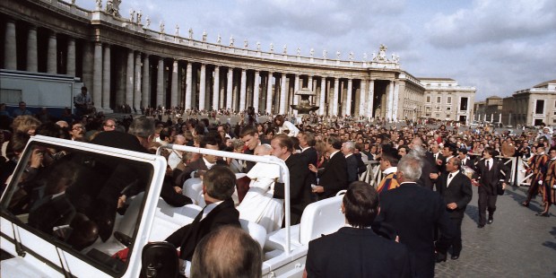 13 mai 1981 - 17h17 : « On a tiré sur Jean Paul II » POPE-VATICAN-CRIME-000_Par2974817
