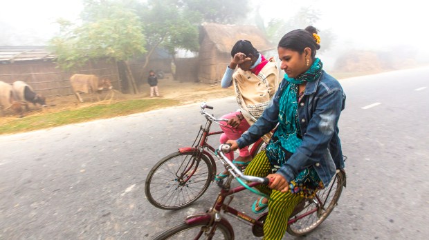 WEB2-BANGLADESH-BYCICLE-shutterstock_1572674992.jpg