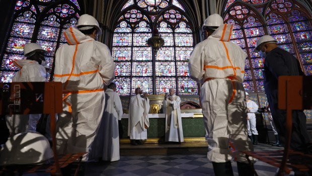 WEB2-MASS-NOTRE-DAME-AP-000_9CC8DP.jpg