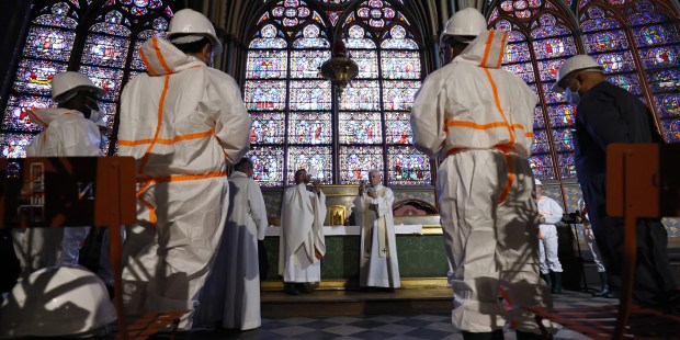 WEB2-MASS-NOTRE-DAME-AP-000_9CC8DP.jpg