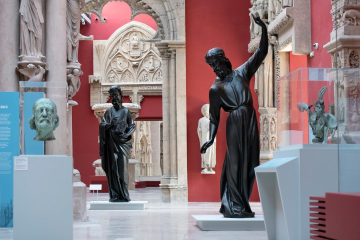 statues de la flèche de viollet le duc