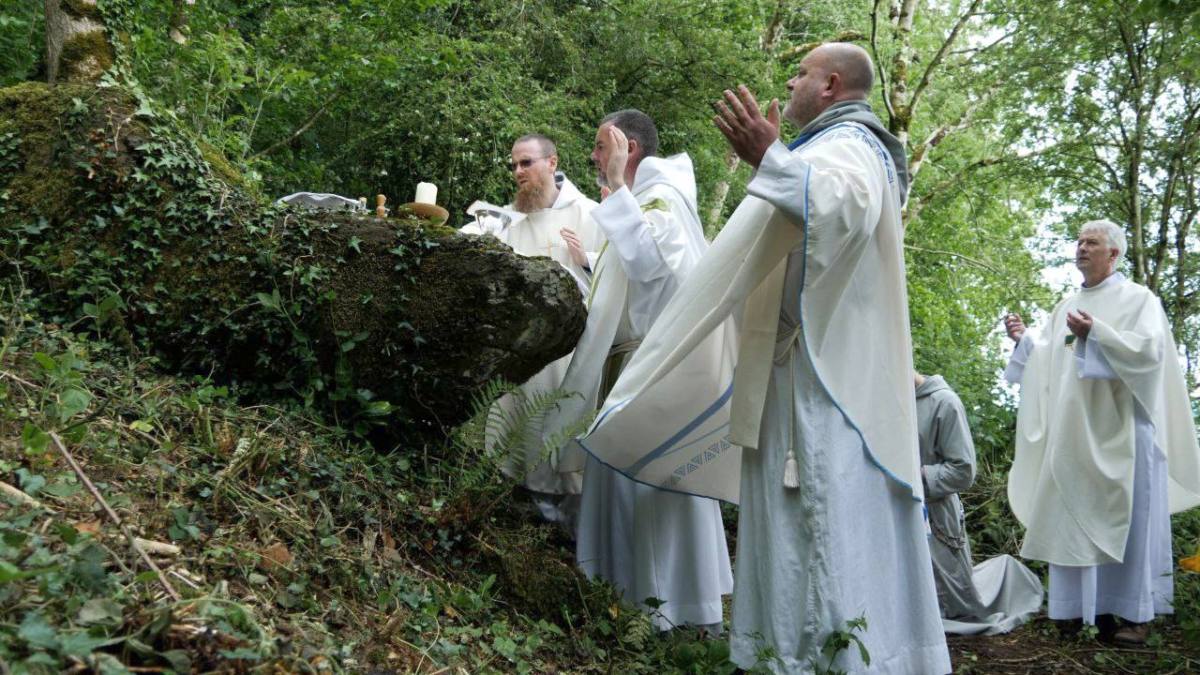 IRELAND MASS ROCKS