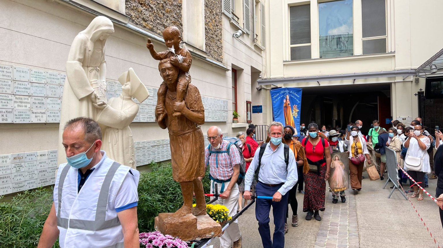 La « Grande marche de saint Joseph » traversera la France cet été E3kDxfPWYAAO8Ki