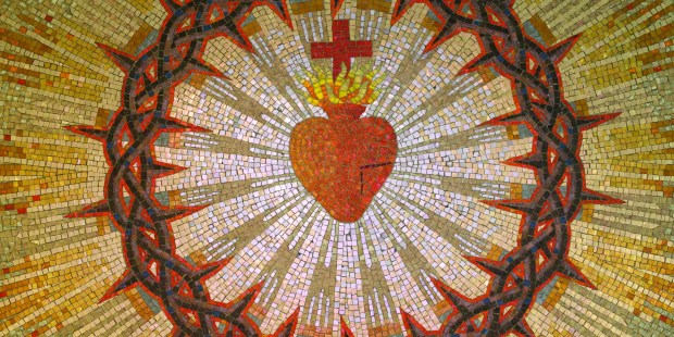 Juin est le mois du Sacré-Coeur de JESUS SACRED-HEART-FR210414A