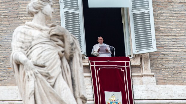 WEB2-AMPAJ0621-POPE-FRANCIS-ANGELUS-Antoine-Mekary-ALETEIA-AM_3928.jpg