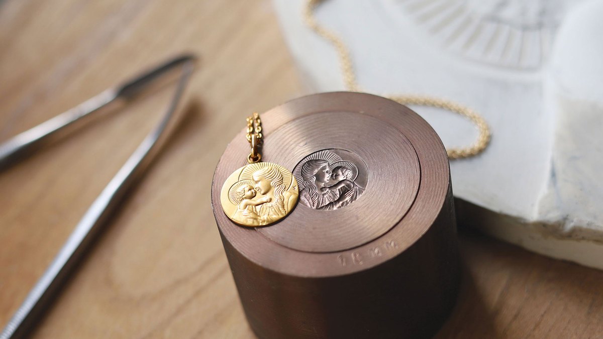 médaille baptême Anne. K chaîne