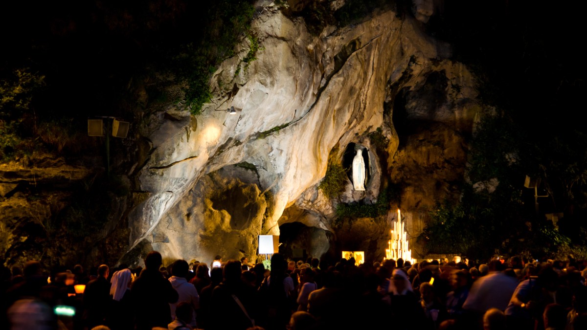 Lourdes de nuit