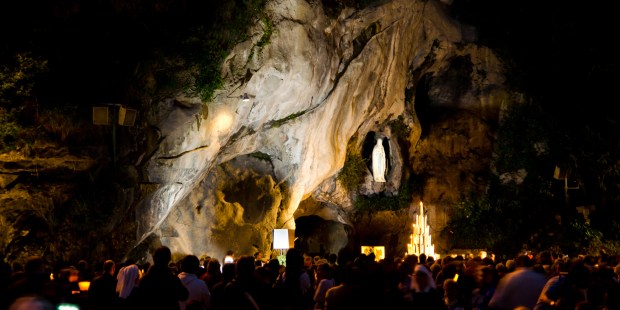 Lourdes de nuit