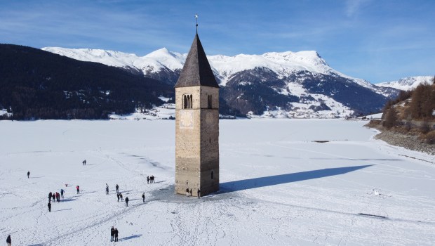 ZALANY KOŚCIÓŁ W CURON, WŁOCHY