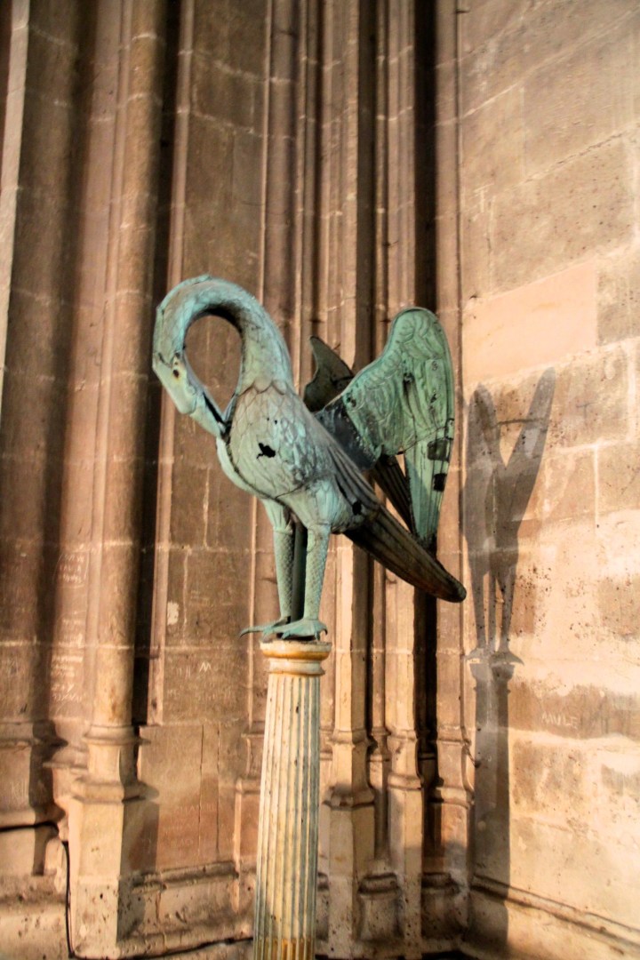 pélican cathédrale de bourges