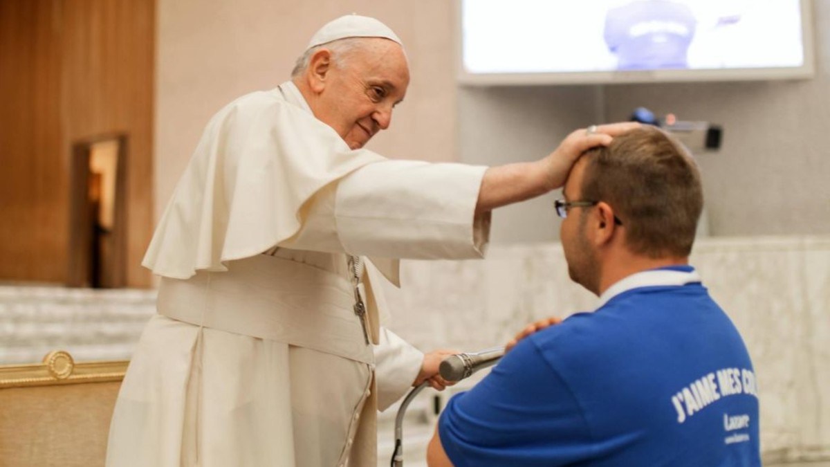 LAZARE-POPE-FRANCIS-3.jpg