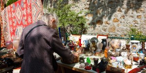 La vieille dame et le petit chien de porcelaine