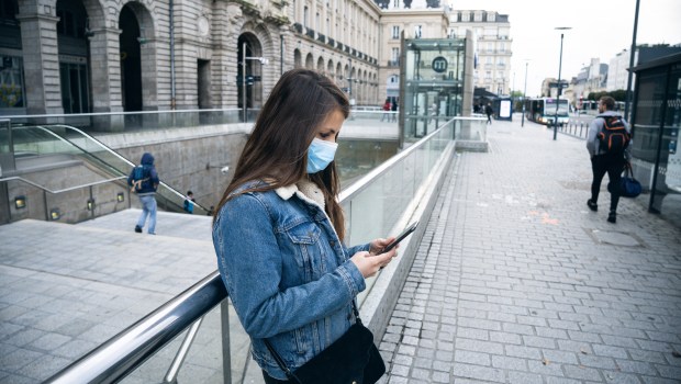 femme téléphone